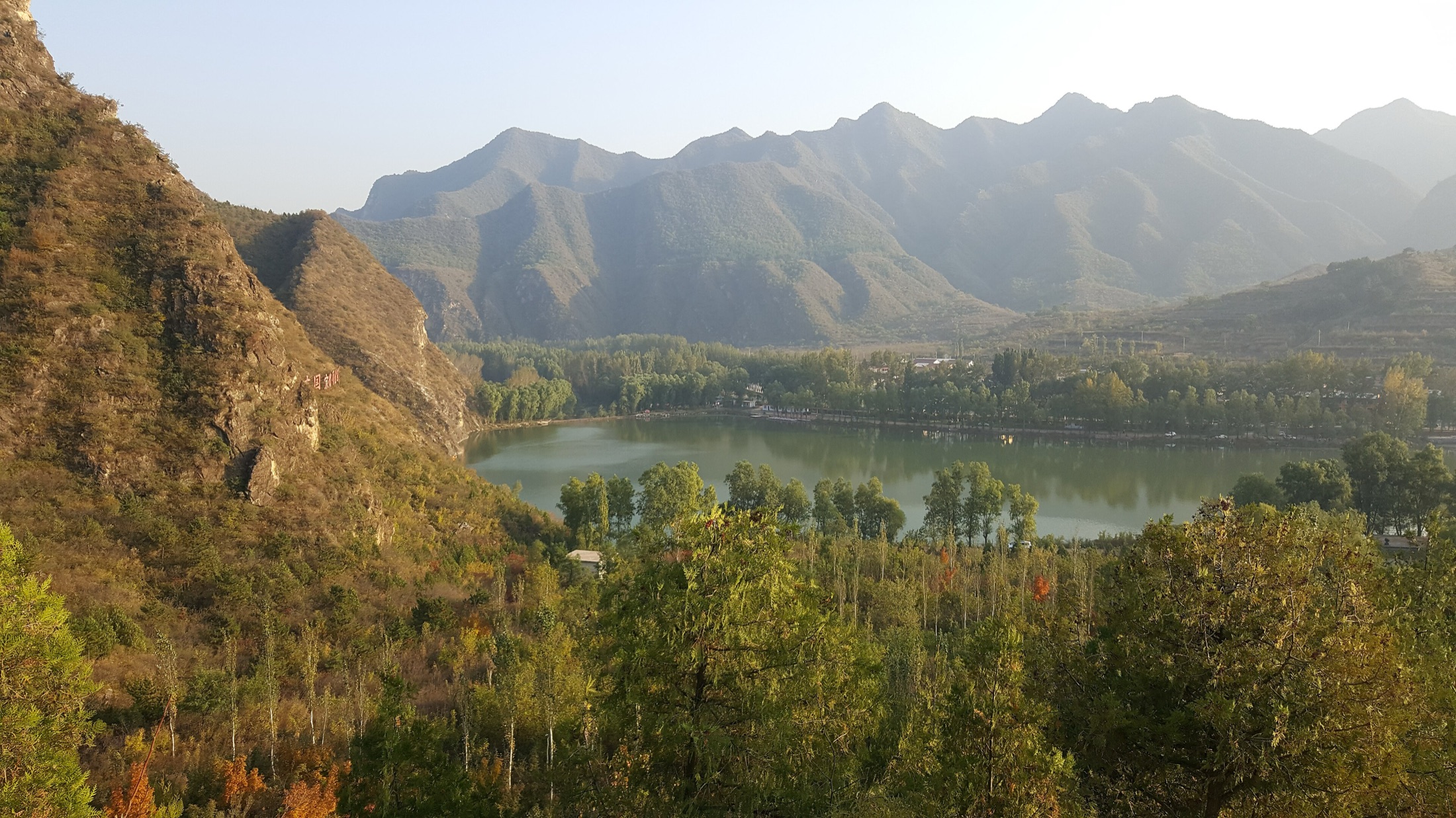 燕山山谷与白河水面